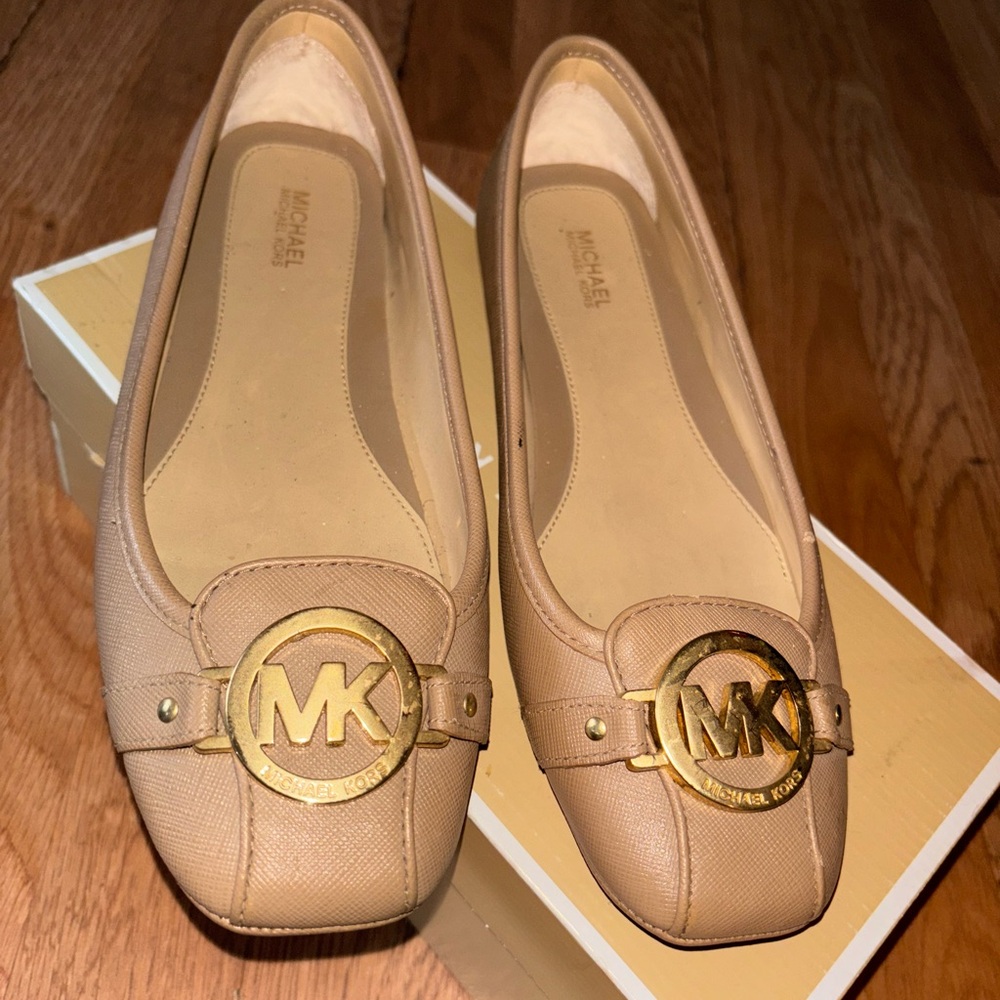 Michael Kors Beige Fulton Moc. Loafers with Gold Accents